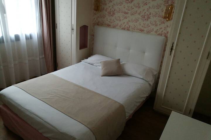 Room 9 of 40