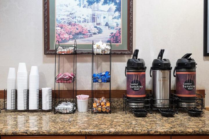 Econo Lodge Inn & Suites Madison
