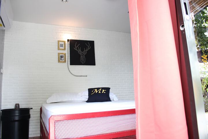 Room 17 of 122