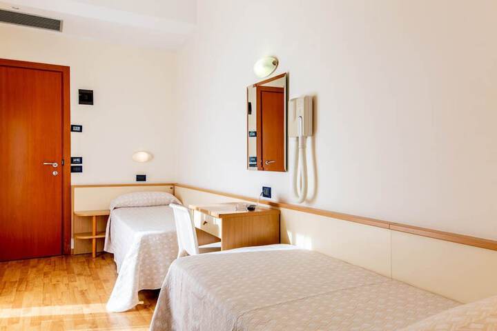Room 20 of 40