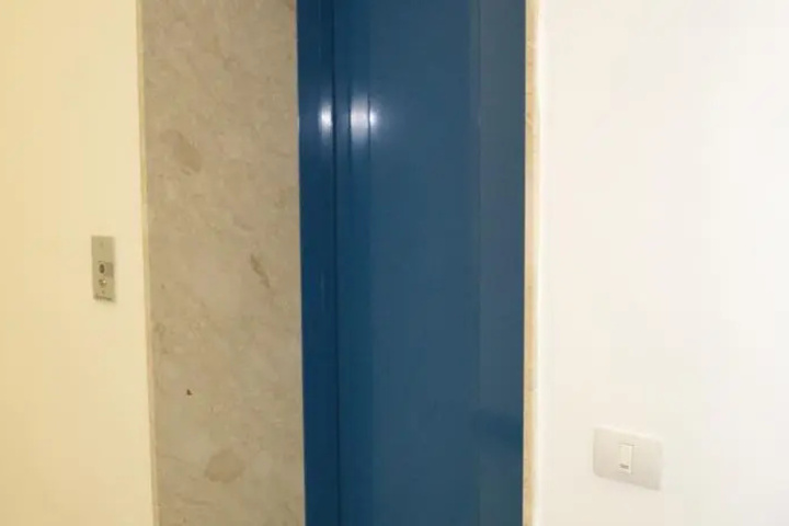 Room 5 of 9