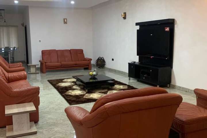 Room 18 of 33