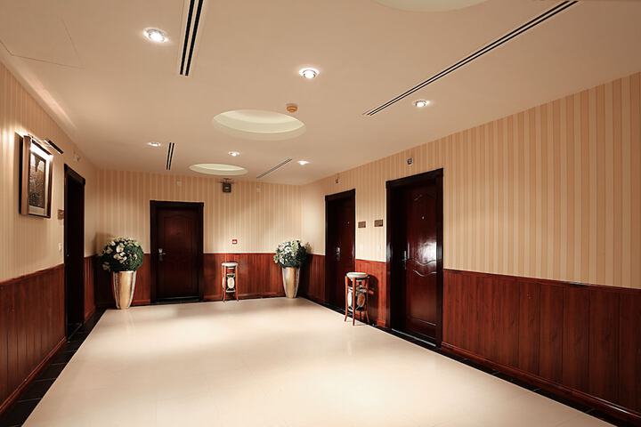 Ballroom/Hall 2 of 14