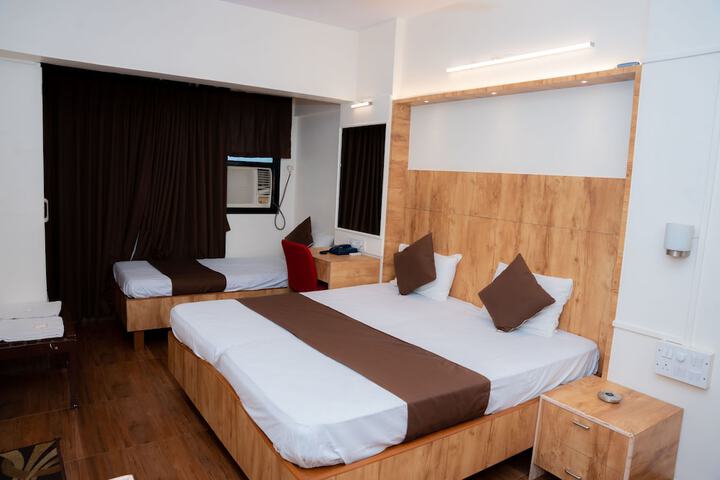 Room 5 of 11