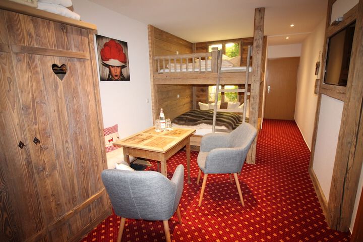 Room 9 of 26