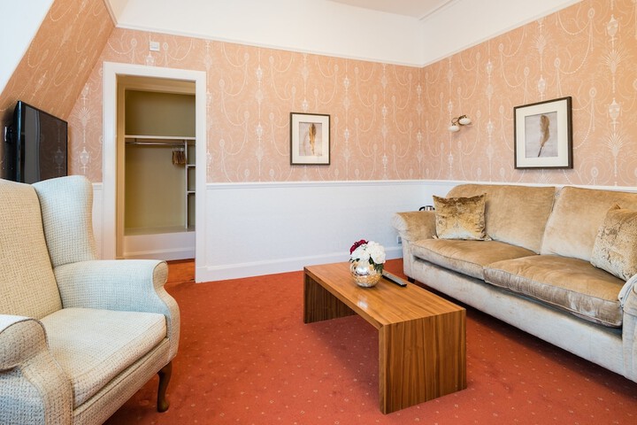 Room 93 of 174
