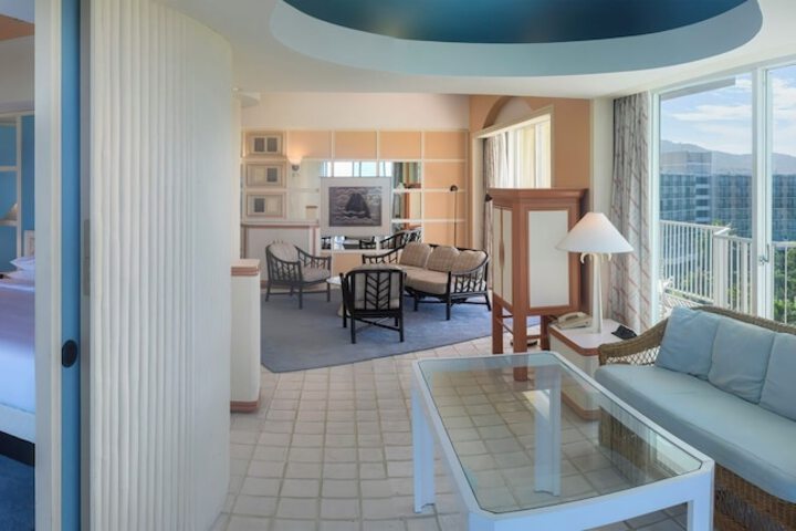 Room 6 of 28