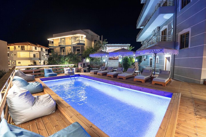 Pool 179 of 245
