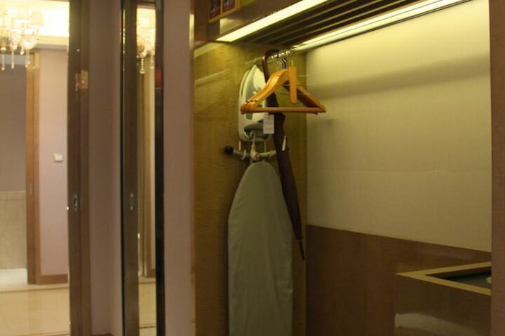 Room 30 of 61