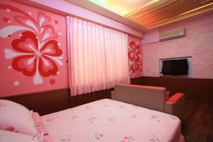 Room 5 of 19