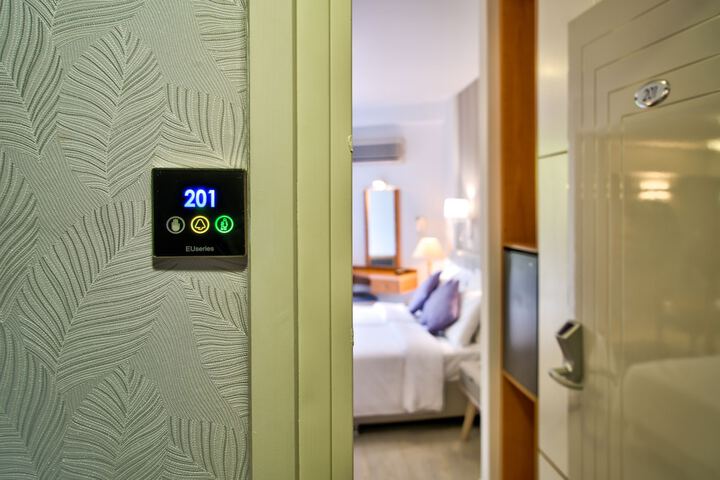 Room 9 of 69
