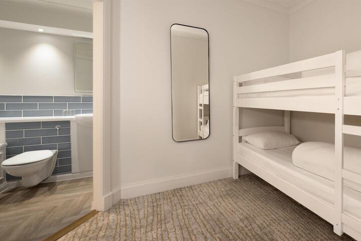 Room 20 of 61