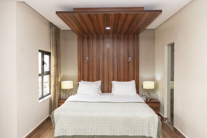 Room 6 of 90