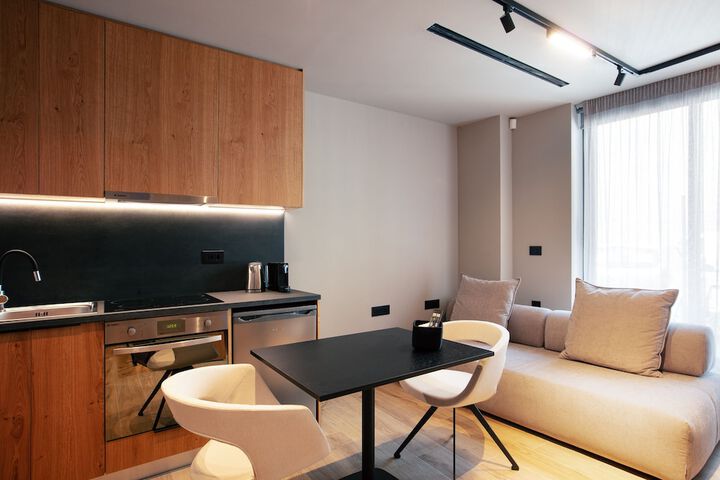 Room 33 of 85
