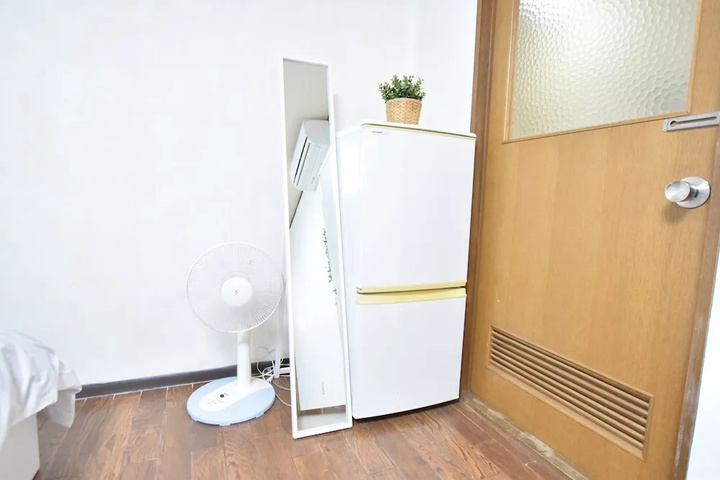 Room 4 of 26