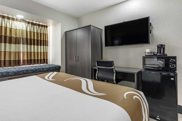 Room 3 of 6