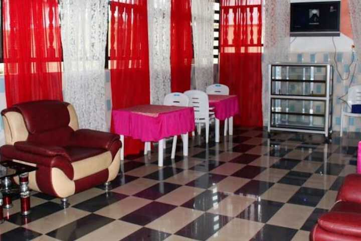 Lounge 10 of 15