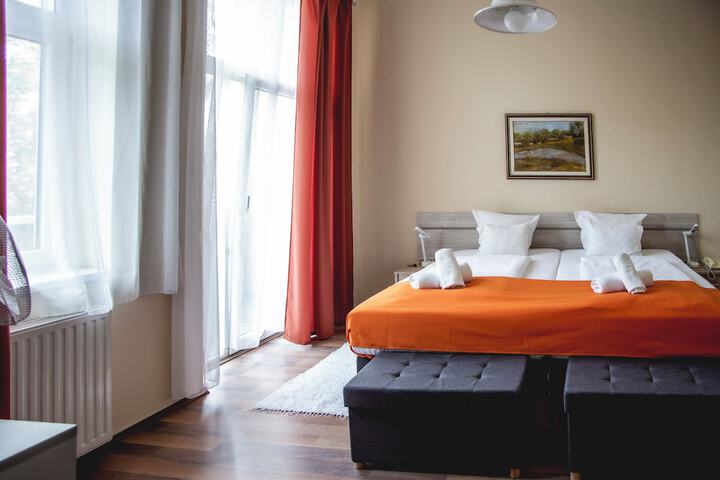 Room 7 of 38