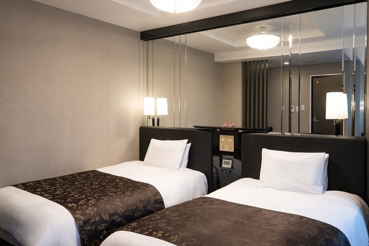 Room 9 of 40