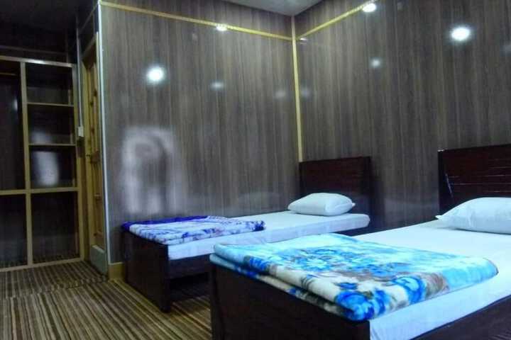 Room 7 of 25