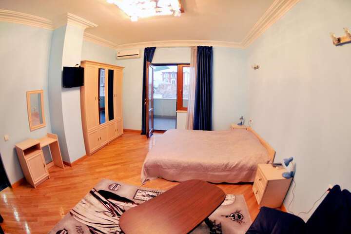 Room 10 of 17