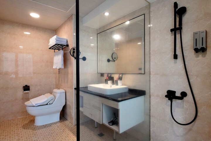 Room 15 of 16