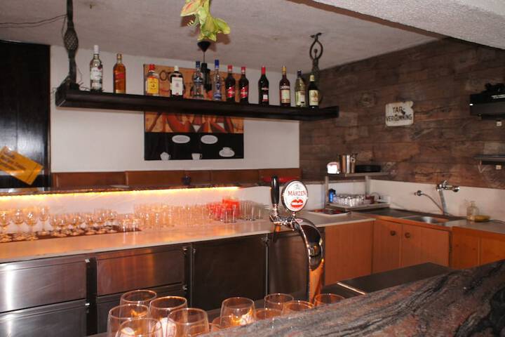 Lounge 60 of 77