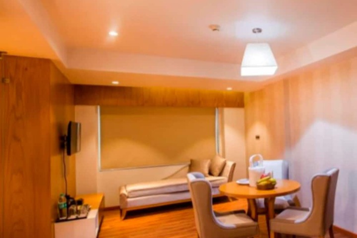 Room 8 of 30