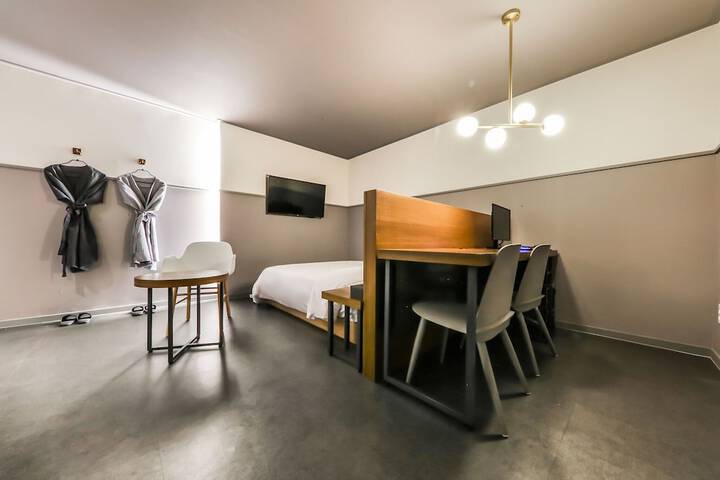 Room 19 of 51