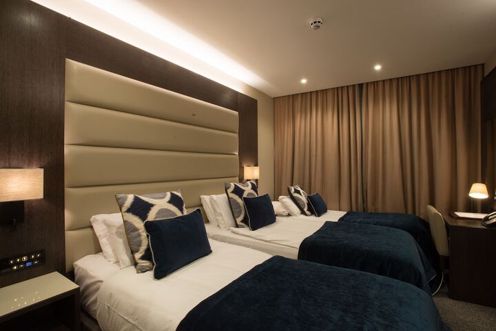 Room 27 of 100