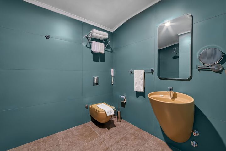 Room 16 of 27