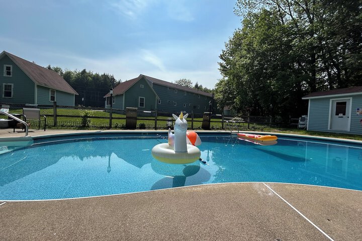 Swimming pool at White Mountain Motel & Cottages