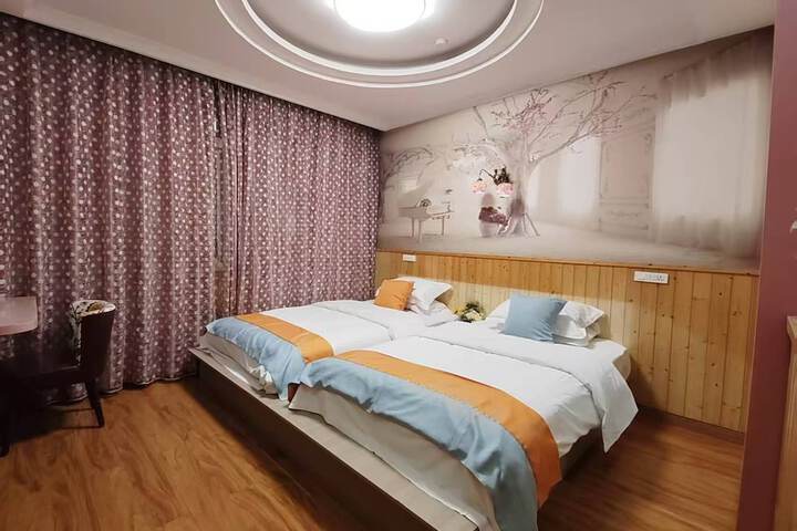 Room 15 of 22