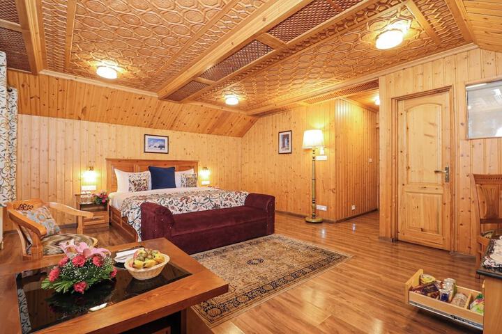 Room 11 of 24