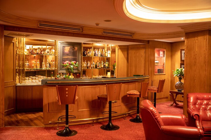 Lounge 41 of 45