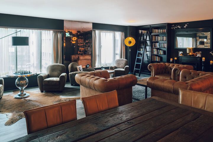 Lounge 29 of 38