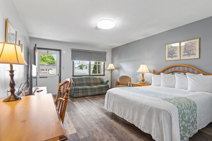 1 Queen Bed (17 of 22)