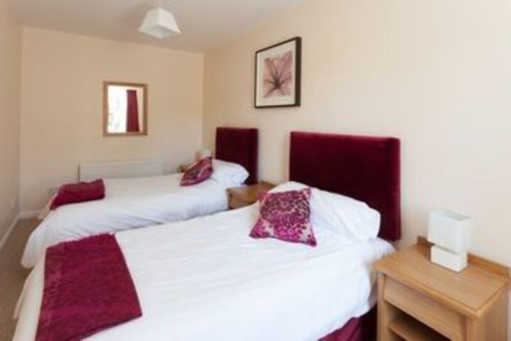 Room 4 of 13