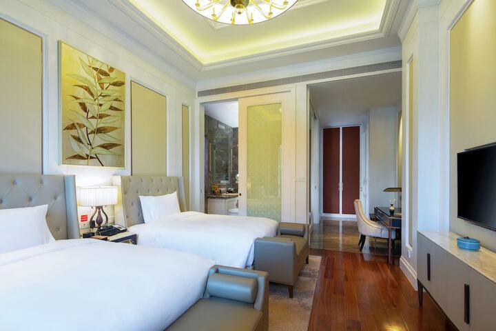Room 16 of 114