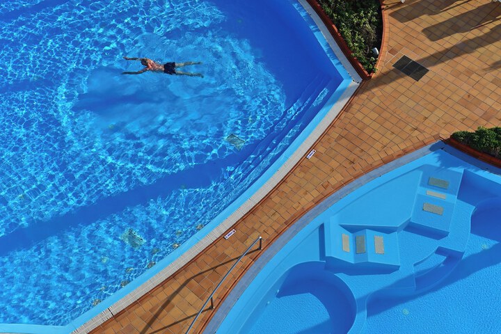 Pool 108 of 411