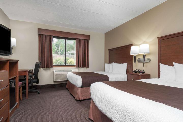 2 Queen Beds Mobility Accessible (1 of 7)