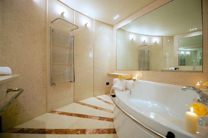 Room 8 of 52