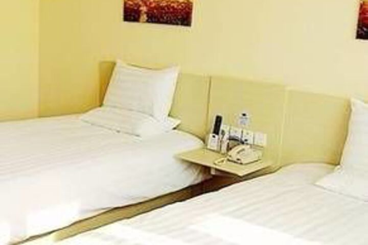 Room 5 of 17