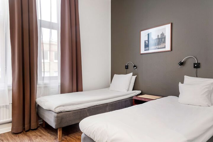 Room 15 of 30