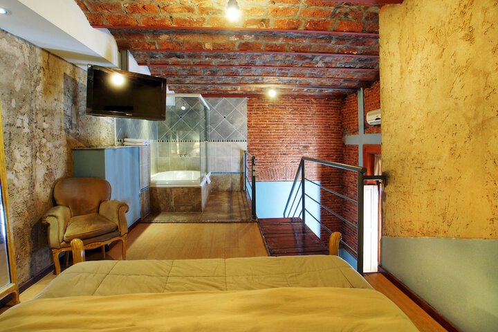 Room 10 of 28