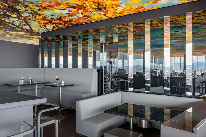 Lounge 146 of 193