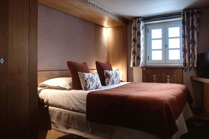 Room 33 of 156