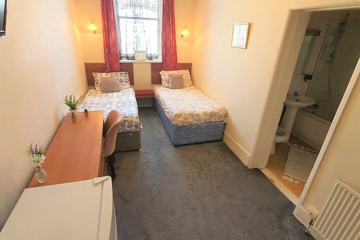 Room 20 of 49