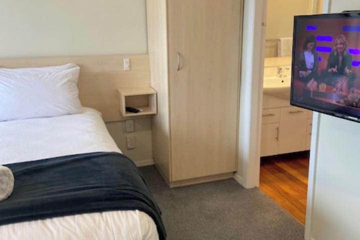 Room 14 of 80