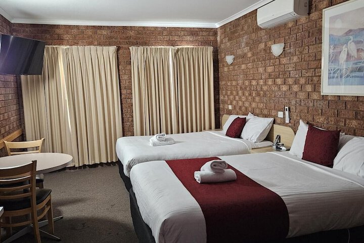 Room 10 of 34